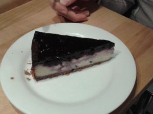blueberry cheescake at Vegan Folie's in Paris