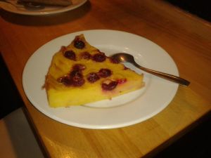 Vegan 'clafoutis' at Vegan Folie's in Paris