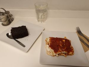 Lasagnes et brownies at Vegan Folie's in Paris