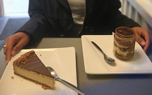 Vegan desserts at Vegan Folie's in Paris