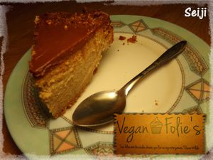 Vegan cheesecake (noisettes et chocolat) at Vegan Folie's in Paris