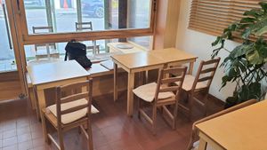 interior - seating at Rooted 루티드 in Seoul