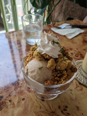 Genius take on an apple crumble at Rooted 루티드 in Seoul