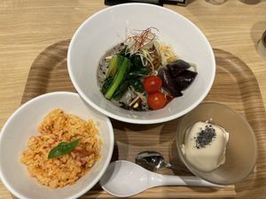 黒胡麻たんたん麺セット  at T's Tantan - Tokyo JR Station in Tokyo
