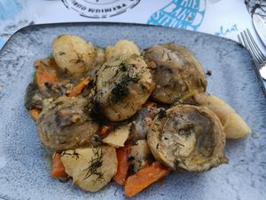 Artichoke in lemon sauce at Flisvos in Adamas