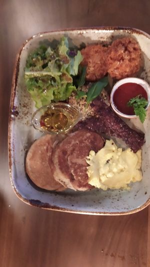 Breakfast platter at Lazy Farmers in Seoul