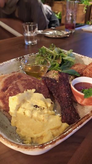 Breakfast platter at Lazy Farmers in Seoul