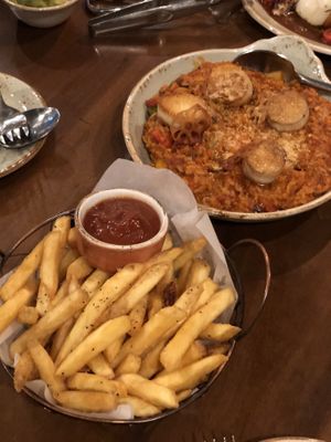 Chips, paella  at Lazy Farmers in Seoul