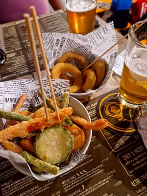 Verdure tempura e cipolla fritta at Herba Monstrum in Lecco