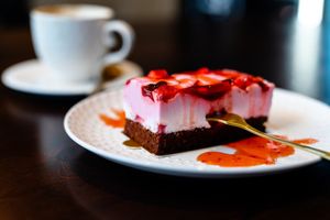 Strawberry-chocolate cake #Veganuary at Cafe KUBARA in Magdeburg