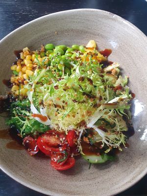 Vegan pokebowl at Havenpaviljoen De Dining in Oost-vlieland