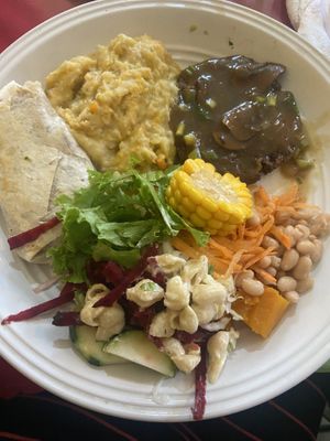 Plato del día, puré de verduras, burrito de frijoles, torta de soya en salsa de hongos, ensalada vegetales  at Hostel Shakti in San Jose