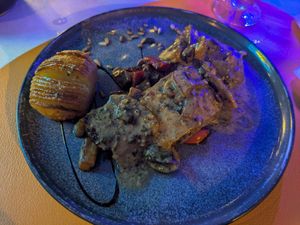 Seitan with veg and hassleback potato at Como en Casa in Mallorca