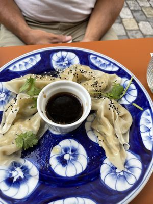 Vegan gyoza  at Que Toi in Artigues-pres-bordeaux