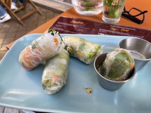 Tofu spring rolls with excellent sauce  at Que Toi in Artigues-pres-bordeaux