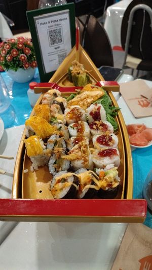 Barco de 24 peças - 19.90€ at Poke & Pizza House in Lisbon