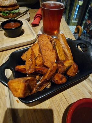 Sweet potato wedges at Bagels & Beers in Girona