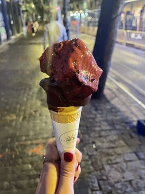 Blackberry stracciatella and Ecuadorean chocolate   at Gelateria La Romana in Valencia