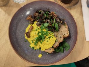 Tofu scramble with truffle mushrooms, sourdough bread and fresh spinach at Bonjo in Paris