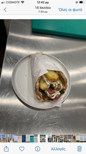 Special vegan mushroom souvlaki only 3,5€ at Veganissimo in Santorini