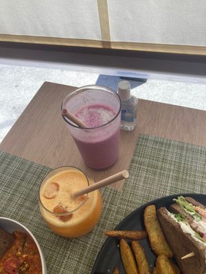 Tropical spice smoothie  at Veganissimo in Santorini