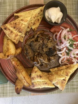 Vegan souvlaki-plate 🤤  at Veganissimo in Santorini
