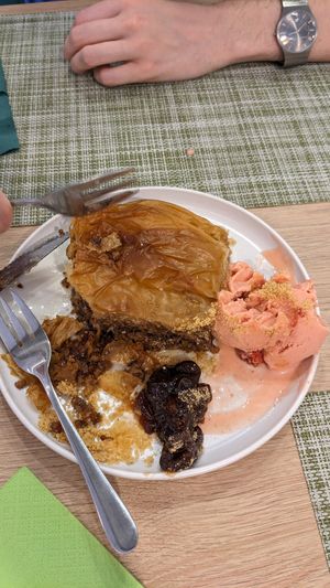  at Veganissimo in Santorini