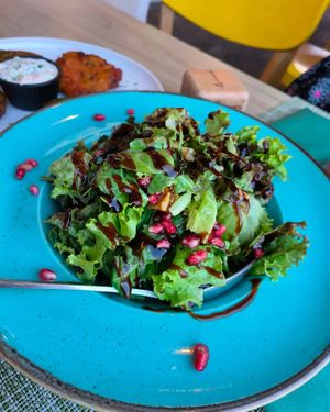 Veganissimo Salad at Veganissimo in Santorini