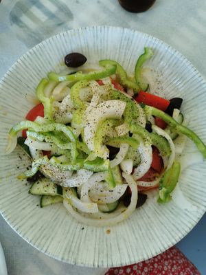 Greek salad at Veganissimo in Santorini