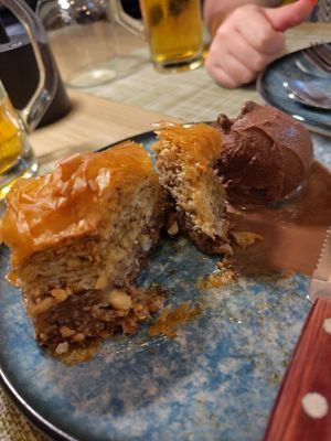 Backlava and ice cream (both vegan) at Veganissimo in Santorini