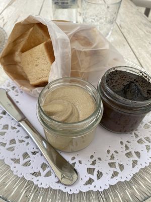 Paté olive and artichoke  at Vinateria Albillo in La Palma