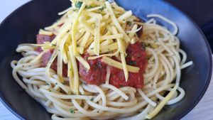 Spaghetti with meatballs and vegan cheese at Waterfront Hotel in Beauty Point