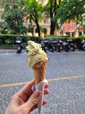 Pistacchio and giuanduia at Cremeria Cavour in Bologna
