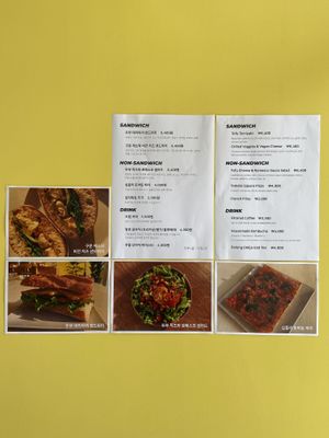 Menu in Korean and English  at CHEESYLAZY in Jeju