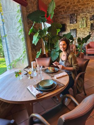 Babouchka Cheffe naturo cuisinière at La Campagne St Lazare Chambres & Spa - B&B in Forcalquier