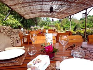 terrasse la Campagne St Lazare at La Campagne St Lazare Chambres & Spa - B&B in Forcalquier