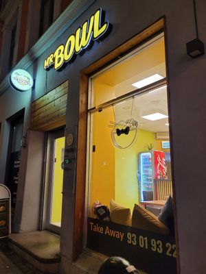 Shopfront at Mr. Bowl in Oslo