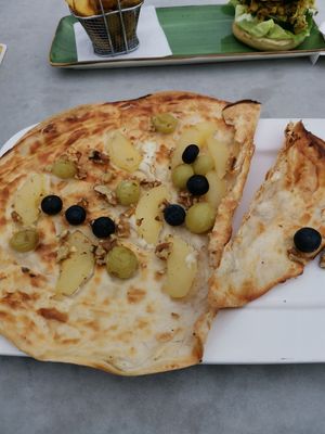 Zur Schmiede - Flammkuchen mit Birnen, Trauben, Walnüssen at Café & Bistro zur Schmiede in Simmerath