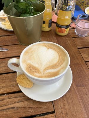 Cappuccino mit Hafermilch   at Cafe & Bar Celona in Bremen