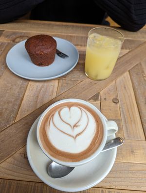 Hot chocolate and muffin at COYOTE in Kyoto
