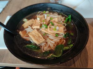 Vegan noodle soup at Sunt og Nam in Oslo
