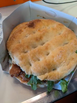 Chicken jackfruit sandwich at AMS - Stach in Schiphol