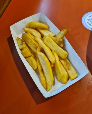 Fries at AMS - Stach in Schiphol