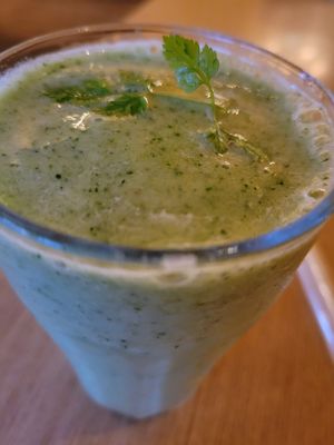 Green smoothie no soy milk at Rice Cuisine Suya - 米粉食堂S⊇YA in Yokohama