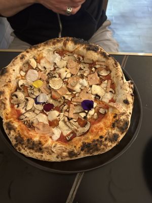 Mistal pizza vegan so good!   at Pizzeria Km0 in Valencia