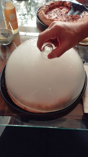 Pizza fumada at Pizzeria Km0 in Valencia