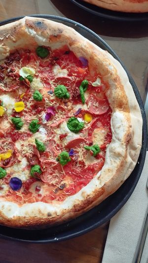 Pizza Chulilla fumada at Pizzeria Km0 in Valencia