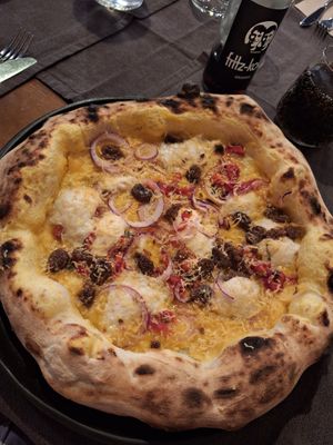 Pizza Orriols at Pizzeria Km0 in Valencia