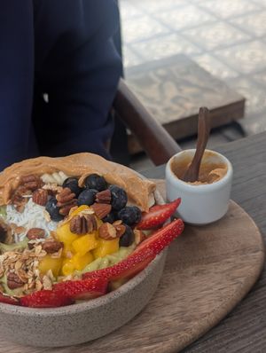 Mundaka bowl with added peanut butter at Caleta Dolsa Coffee in Lima