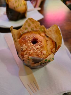 Berry muffin at Organic in Amsterdam